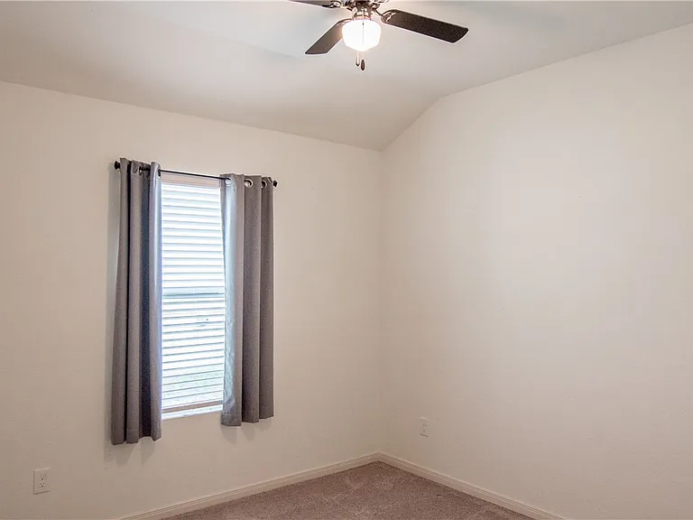 6021 Toby Bnd — Photo 10