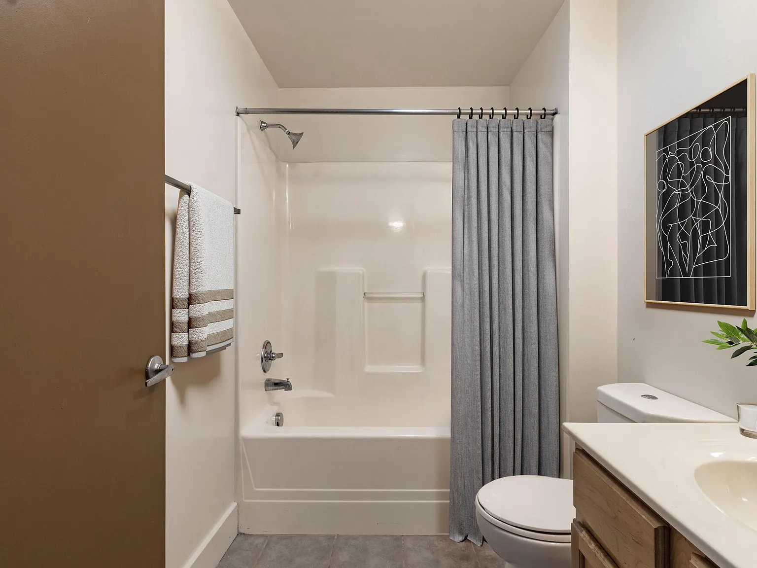 Grace & Monroe Apartments — Photo 3