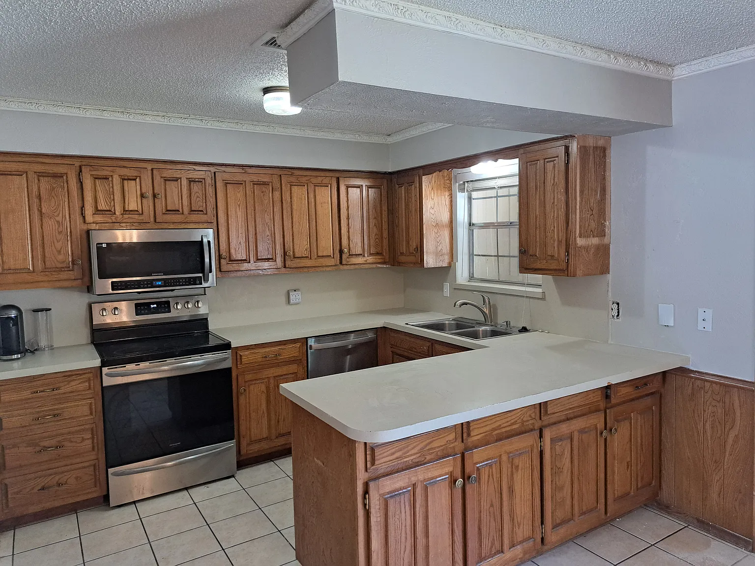 3 bed, 2.5 bath, 1650 sqft, $1,850 — Photo 2