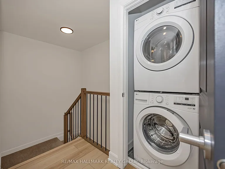 422 Rolling Meadow Cres — Photo 23