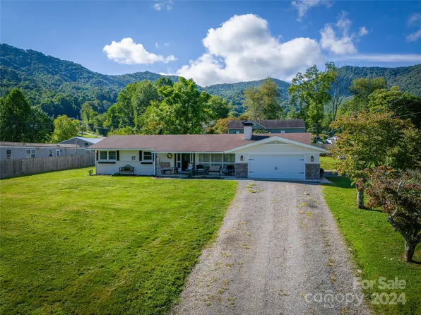 10 Elbert Burnett Rd, Canton, NC 28716