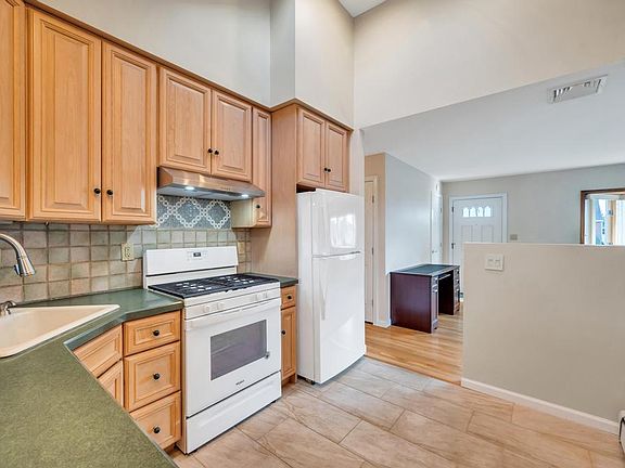 3rd image of 190 Sycamore Ave #1