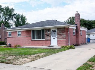 32629 Greenbriar Ave, Warren, MI 48092