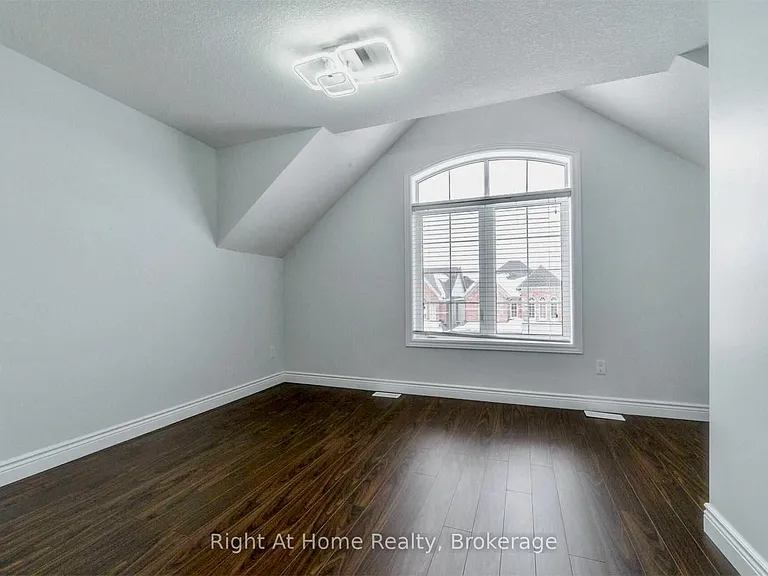 66 Knotty Pine Ave — Photo 14