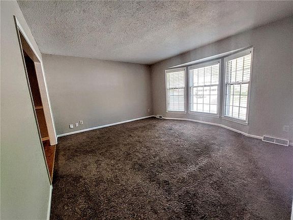 5th image of 1020 Essex St