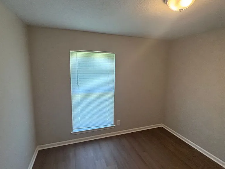 3235 Dorchester St — Photo 4