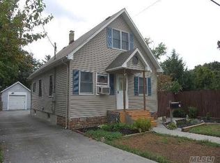 170 29th St, Copiague, NY 11726