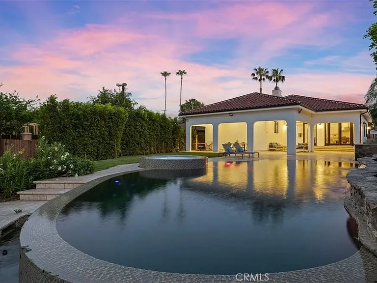 22953 Oxnard St — Photo 5