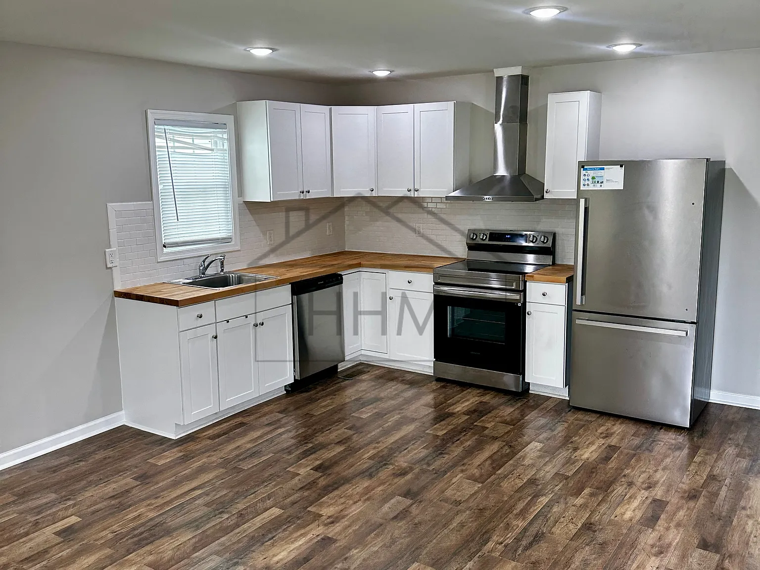 3 bed, 1008 sqft, $2,200 — Photo 3
