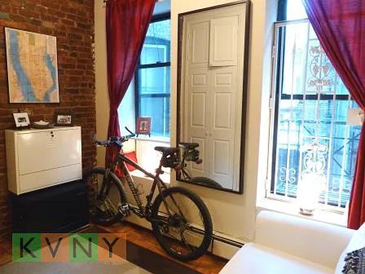 Rented by KVNY Soho | media 3