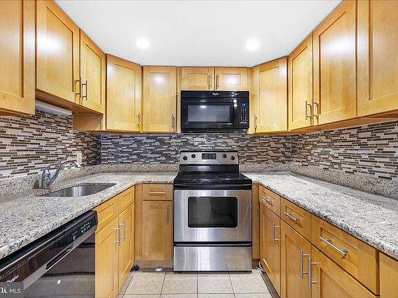 5th image of 1138A South St #B