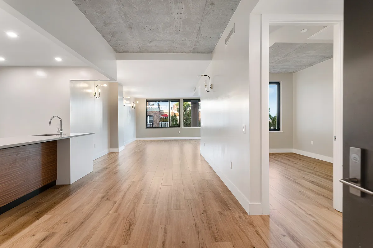 Building Photo - 3707 Blackstone Ave #503