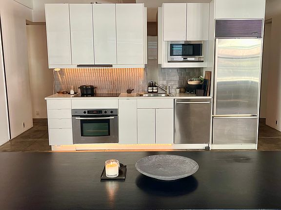 5th image of 315 W 36th St APT 14B