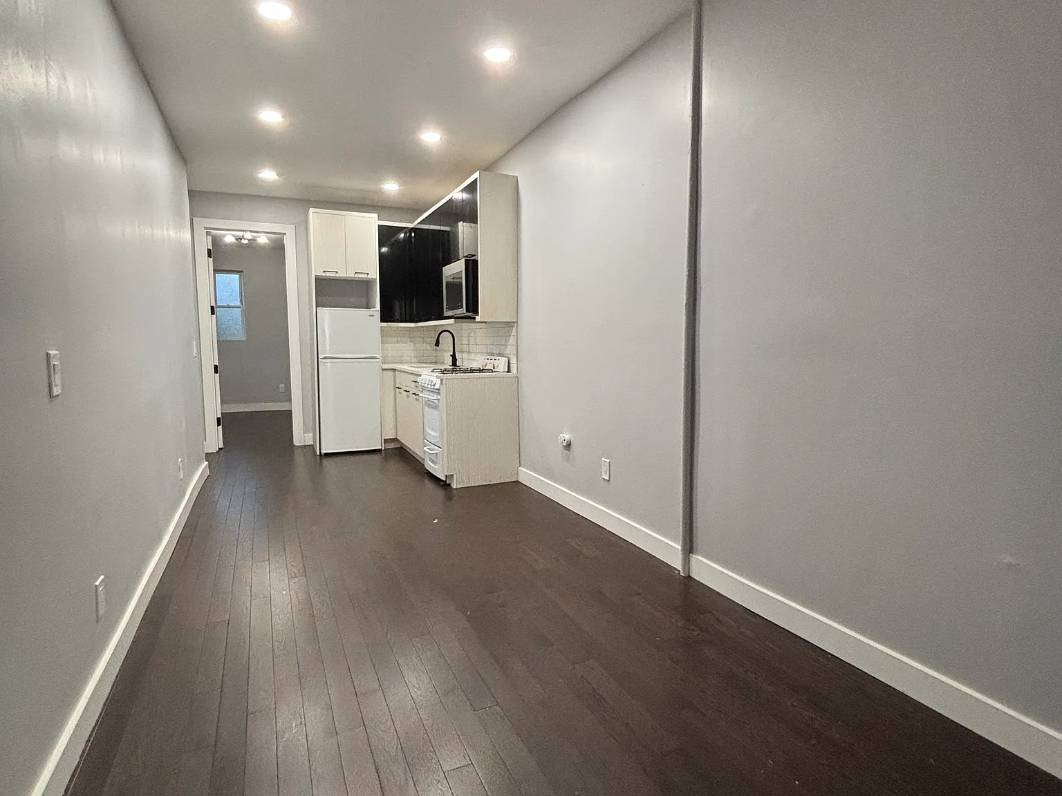 2 bed, 950 sqft, $2,300 — Photo 3