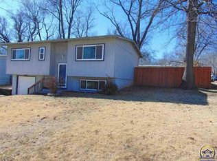 3321 SW Lakeside Dr, Topeka, KS 66614