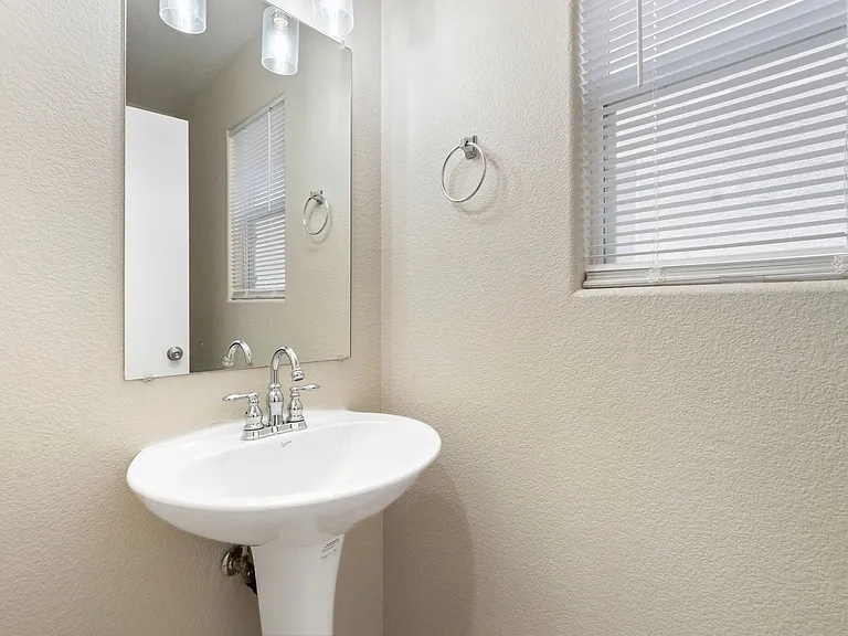 3211 Sunrise Cove Ave — Photo 9