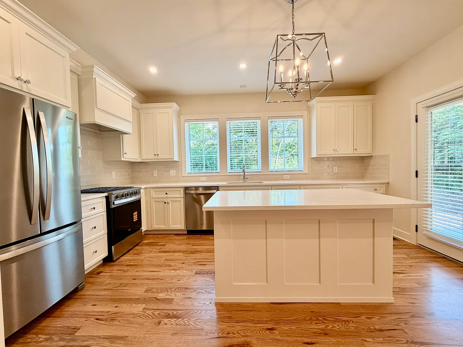 4 bed, 3.5 bath, 2778 sqft, $3,200 — Photo 3