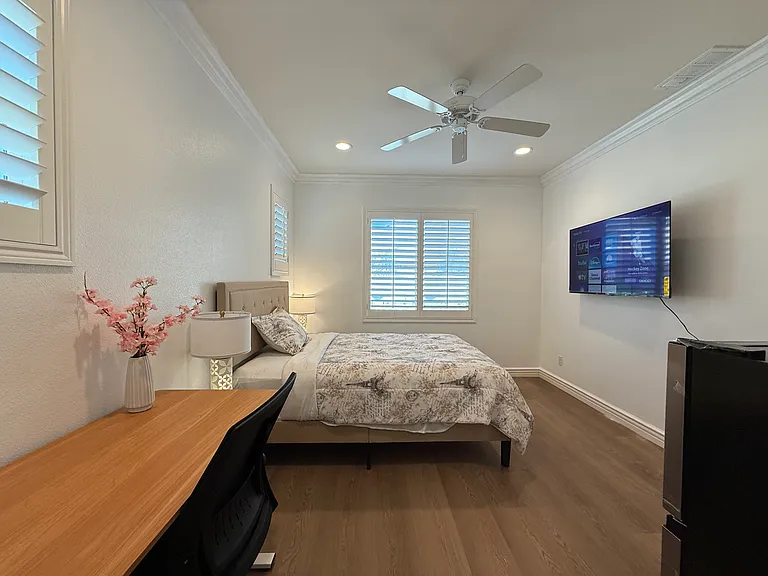 Cascade Dr — Photo 27