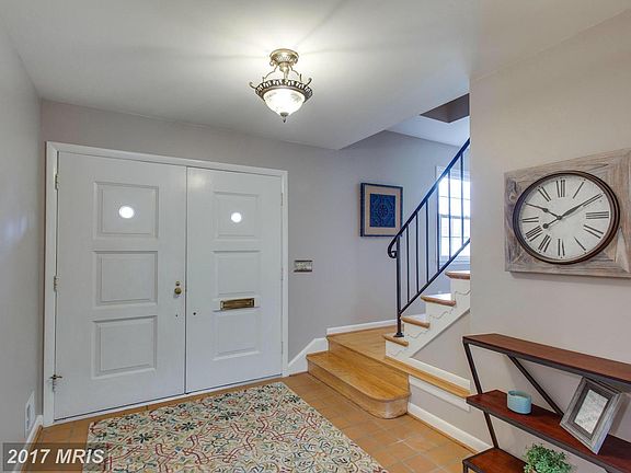 4th image of 8419 Porter Ln