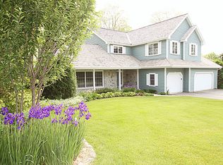 104 Montaque Ln, Fontana, WI 53125