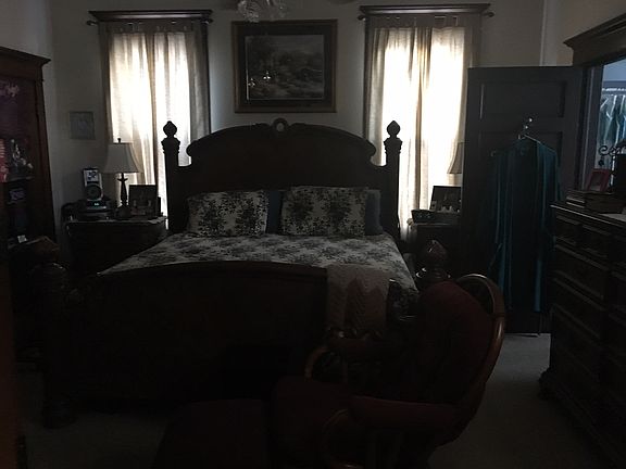 4th image of 320 E Iowa St