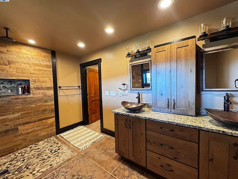 2280 Roan Rd — Photo 24
