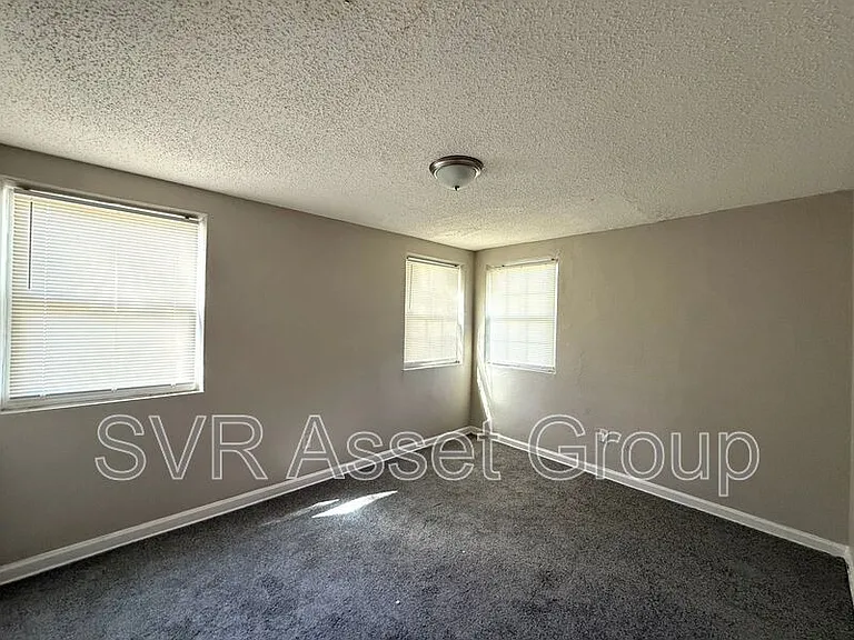 9073 11th Ave — Photo 4
