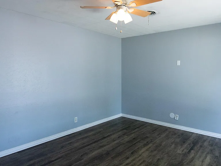 4621 Langford Ln — Photo 5