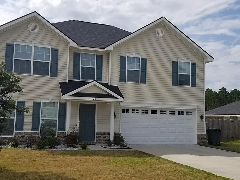 1108 Creekside Cir — Photo 1