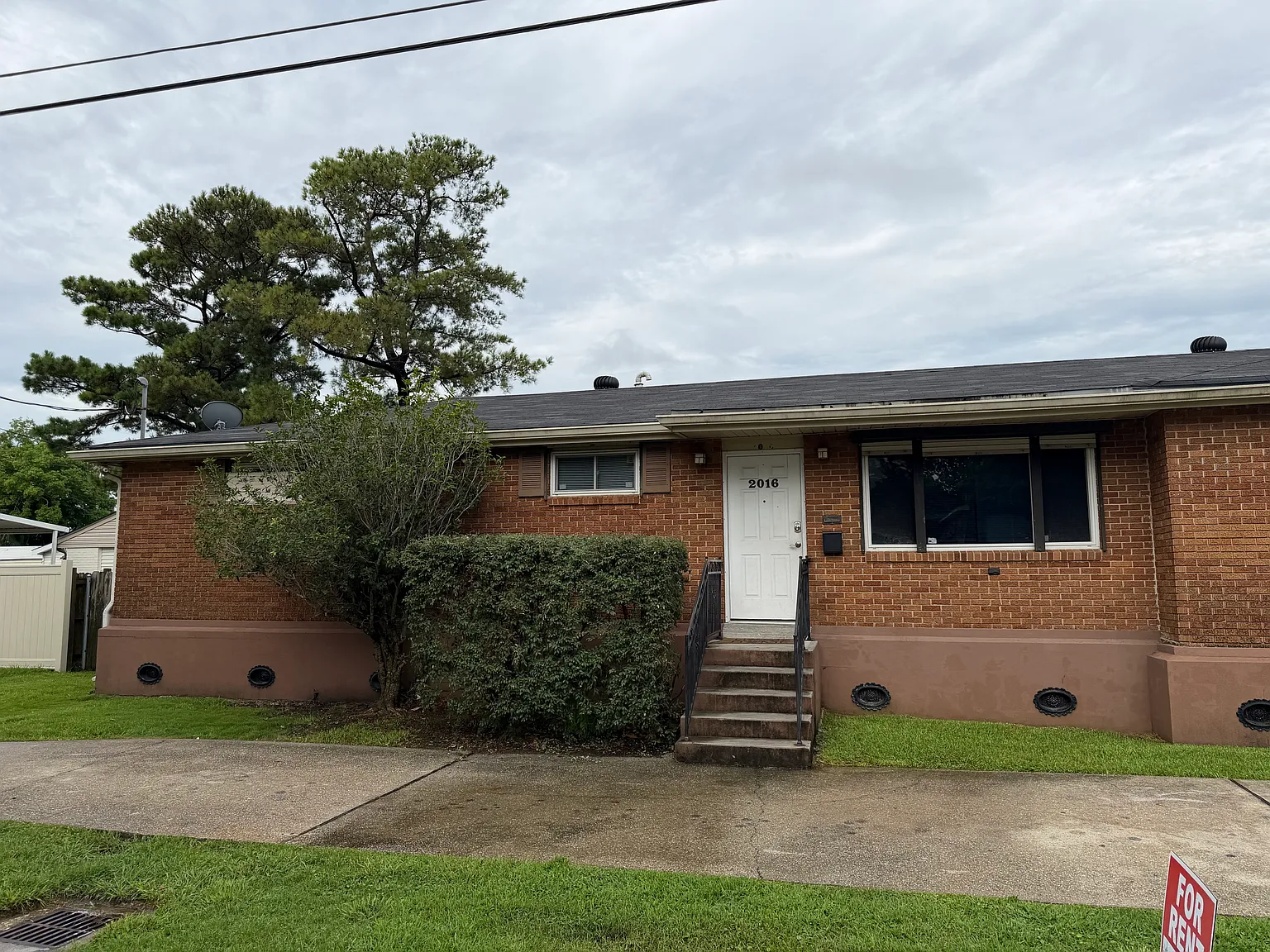 4 bed, 2500 sqft, $2,600 — Photo 1