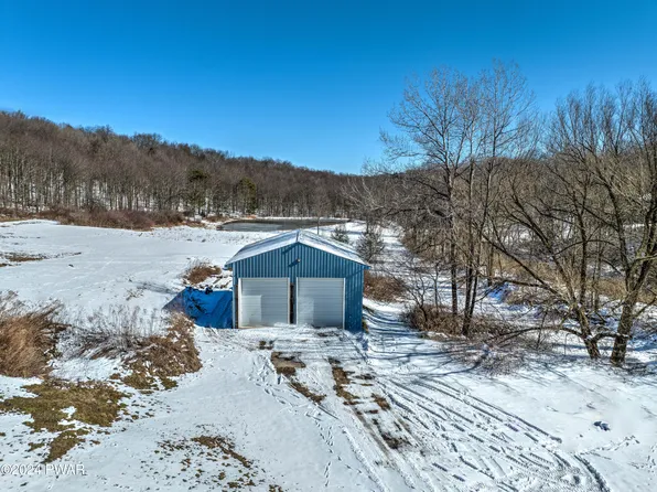 8 Cemetery Rd, Moscow, PA 18444