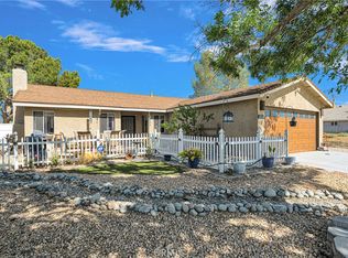 28037 Hummingbird Ln, Helendale, CA 92342