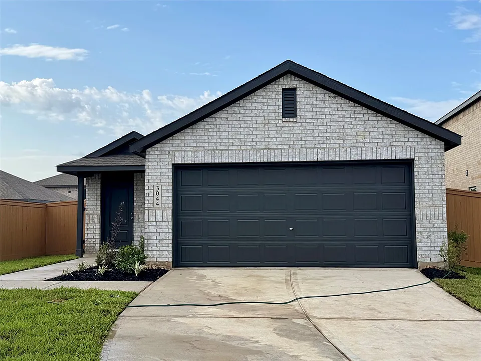 3044 Angelic Rose Ln