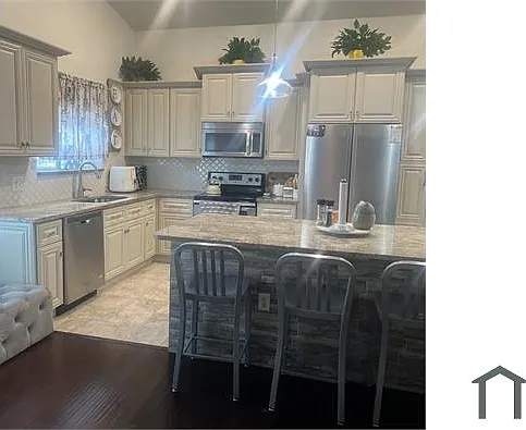 3 bed, 1776 sqft, $2,800 — Photo 3