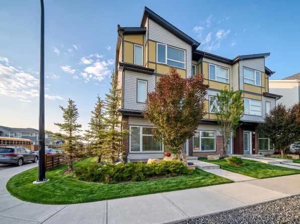 107 E Lucas Blvd NW, Calgary, AB T3P 1H8