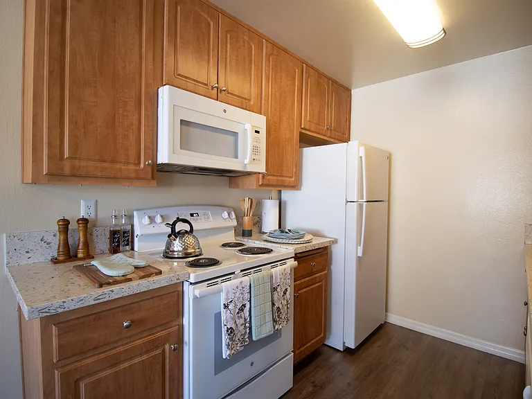 Gold Coast Apartments — Photo 30