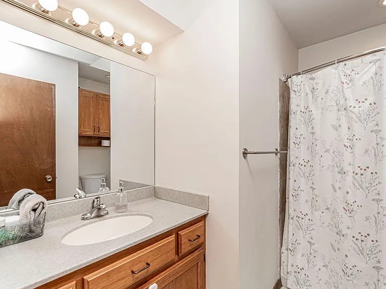 144 S Dartmouth Dr — Photo 26