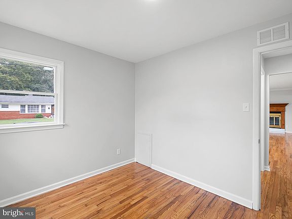 3rd image of 2306 Hammond Pl