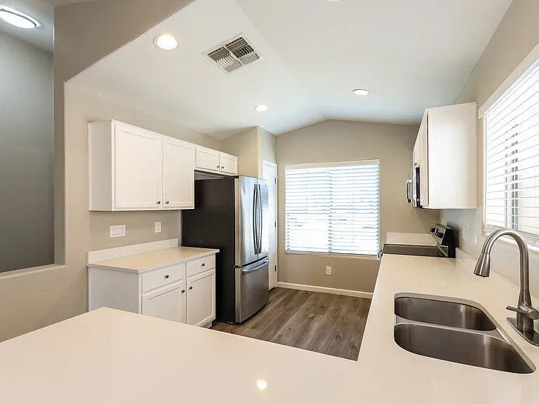 10016 W Gross Ave — Photo 7