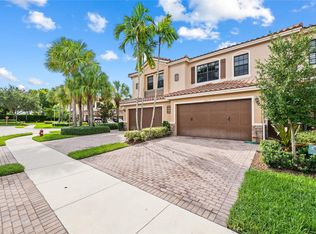 10810 NW 74th Dr, Pompano Beach, FL 33076