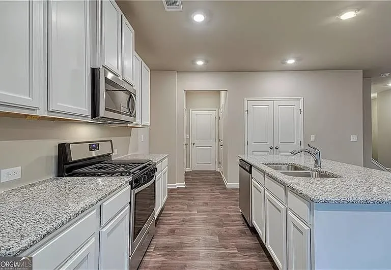 3041 Westgate Park Dr — Photo 8