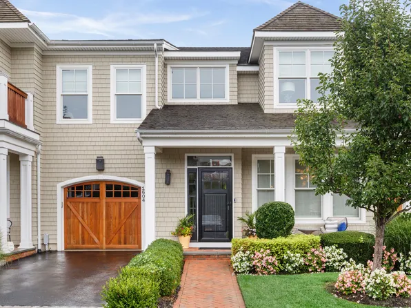 1604 Devon Ct, Southampton, NY 11968