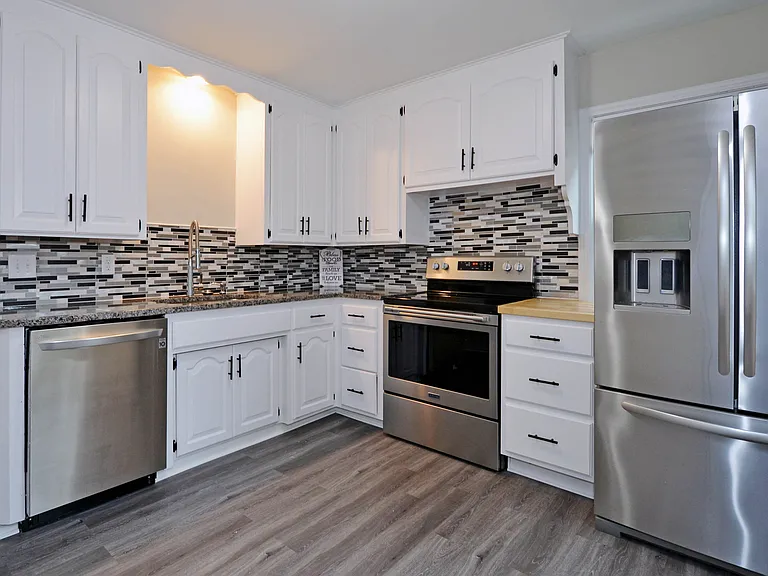 921 Oliver Ave N #921 — Photo 3