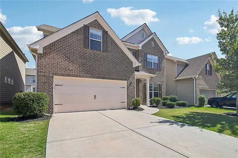 4 bed, 2.5 bath, 2756 sqft, $2,700 — Photo 2
