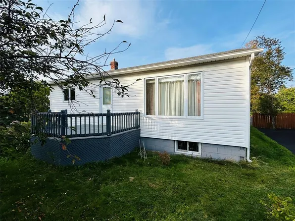 20 Circular Road, Botwood, NL A0H1E0
