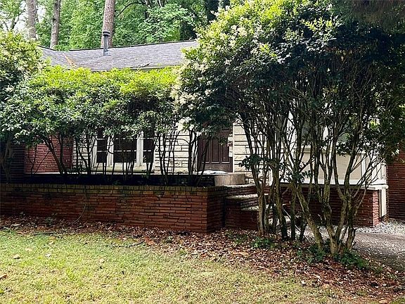 2nd image of 2561 Midway Rd