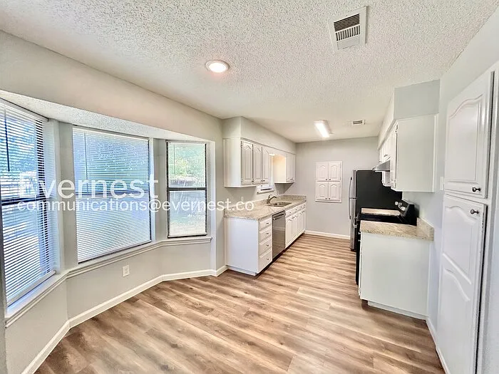 1800 Willow Vale Dr — Photo 3