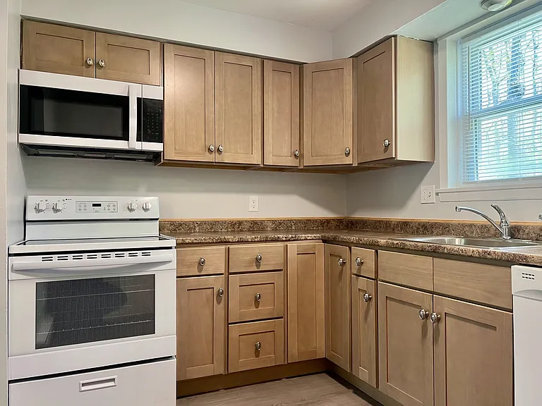 Briarwood Apartments — Photo 16