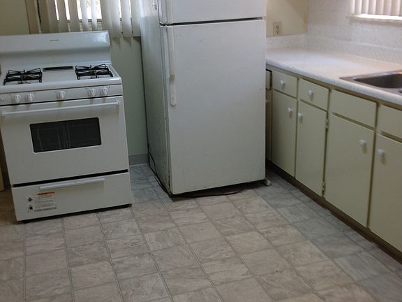 4th image of 3768 Bancroft St