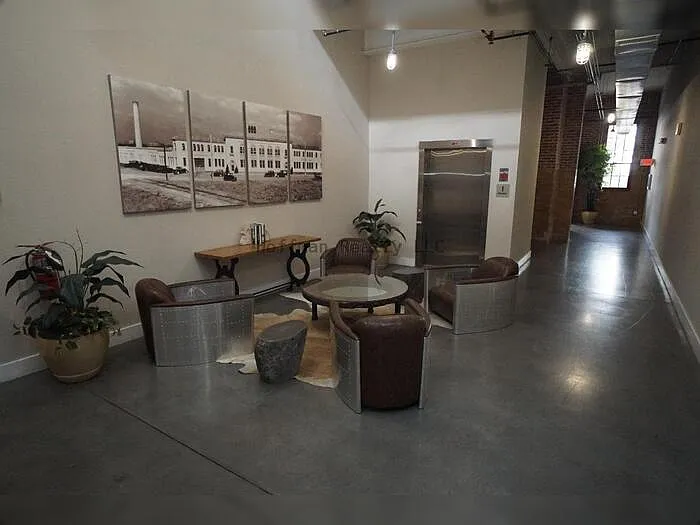 1501 W Horatio St #111 — Photo 4